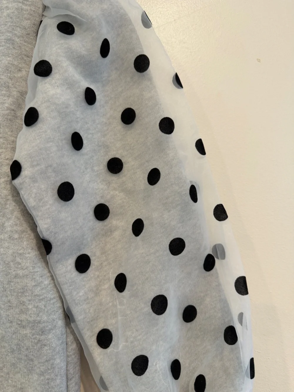 Tucker‎ + Tate Gray Sweatshirt with Black Polka Dot Puff Tulle Sleeves Size 7